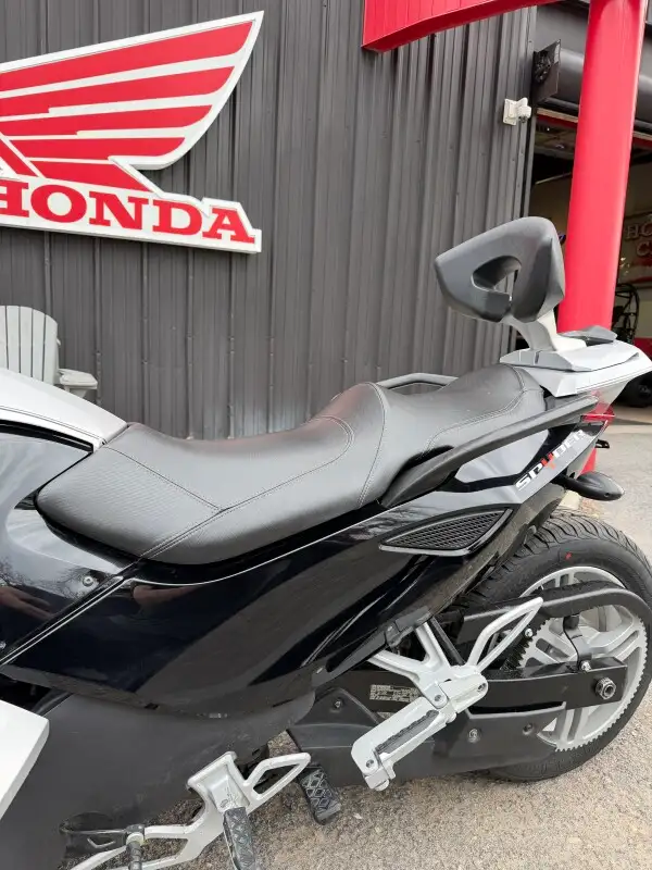 2008 Can-Am Spyder GS Roadster SM5 in Street, Cruisers & Choppers in Kingston - Image 8