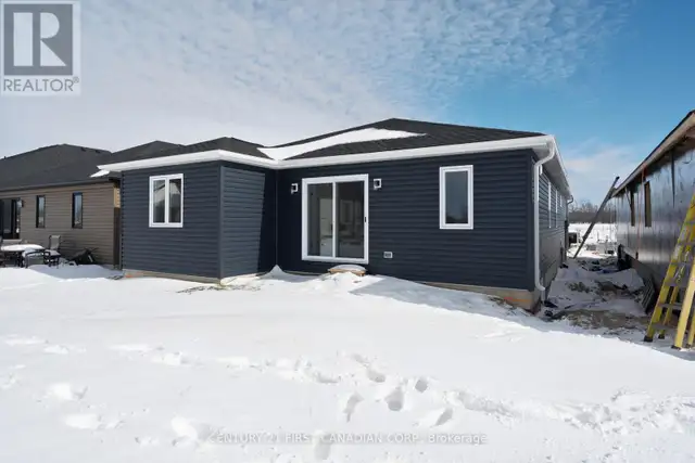 29 SHELDABREN STREET North Middlesex (Ailsa Craig), Ontario in Houses for Sale in Grand Bend - Image 32