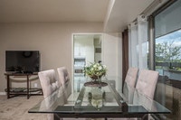 Located on a quiet stretch of Bronson Avenue in downtown Ottawa, The Juliana offers luxury, condo-st... (image 2)