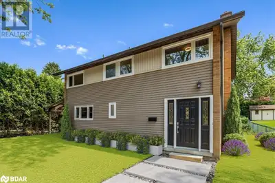 Welcome to Pleasant Valley, nestled in the charming town of Dundas! Known for its picturesque downto...