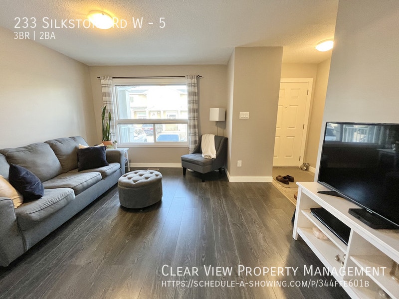 Beautiful 3 bedroom, 1.5 bathroom condo in Copperwood! Long Term