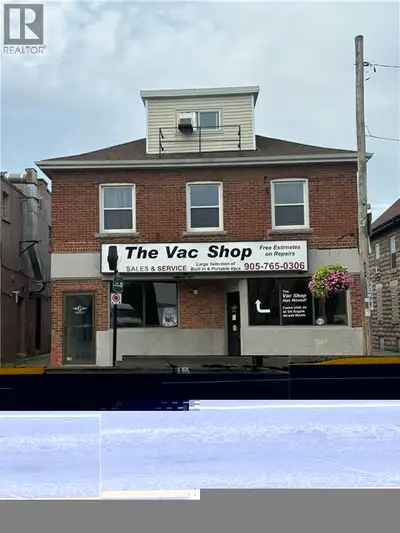 Discover this spacious commercial space for lease, offering 1000 square feet in the bustling heart o...