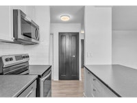 175 Park St: Fall Into Savings: Lease Now & Get 1 Month FREE on a 13-Month Lease! Open House: Thursd... (image 4)