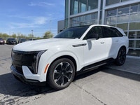 | 55 Curved HD Display | AKG Studio 19-Speaker Audio | Super Cruise Capability | 24 Diamond-Cut Whee... (image 3)