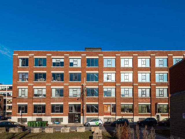 Espace industriel rénové à louer 2 quais de chargement-Parc Ex dans Espaces commerciaux et bureaux à louer  à Ville de Montréal
