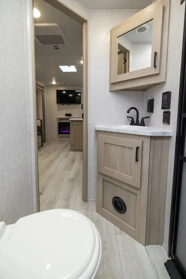 2026 FOREST RIVER DELLA TERRA 241BH in Travel Trailers & Campers in Regina - Image 23