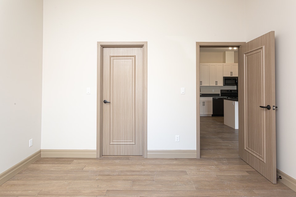 Two- Bedroom Apartments- Gym, Study Rooms & More! 4
