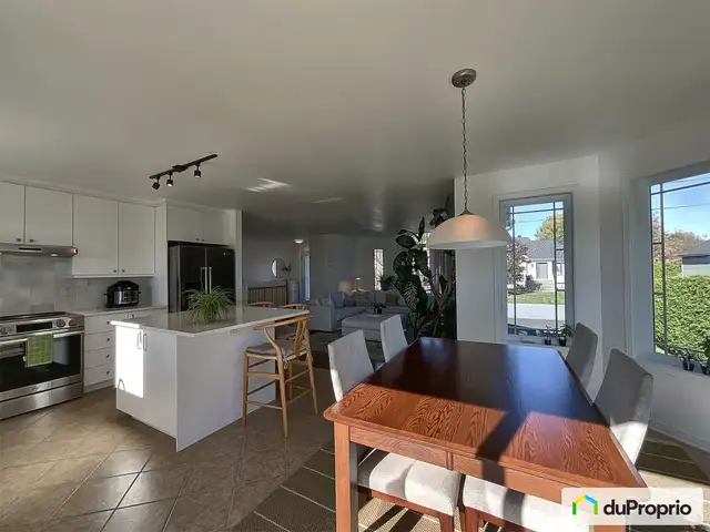 $649,000 - Bungalow for sale in St-Marc-sur-Richelieu in Houses for Sale in Longueuil / South Shore - Image 6