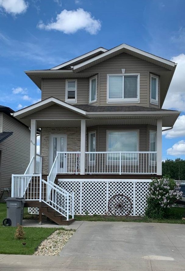 6691 4 bed place for Rent in Grande Prairie 2150 avail Jul 1st Long