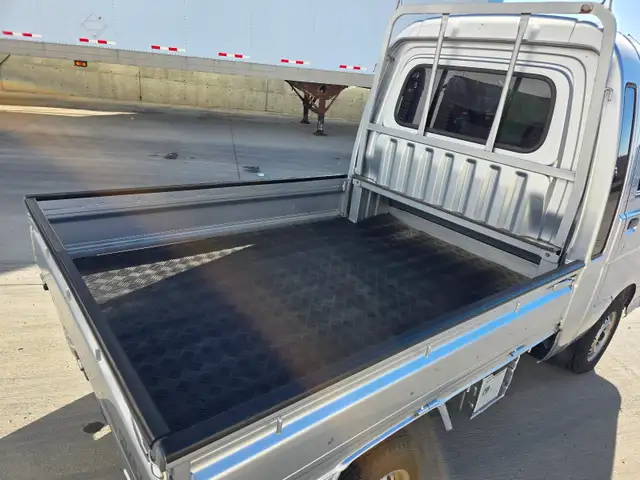 2008 Daihatsu Hijet JUMBO 2WD Auto Clean Mini Kei Truck Silver in Cars & Trucks in Calgary - Image 7
