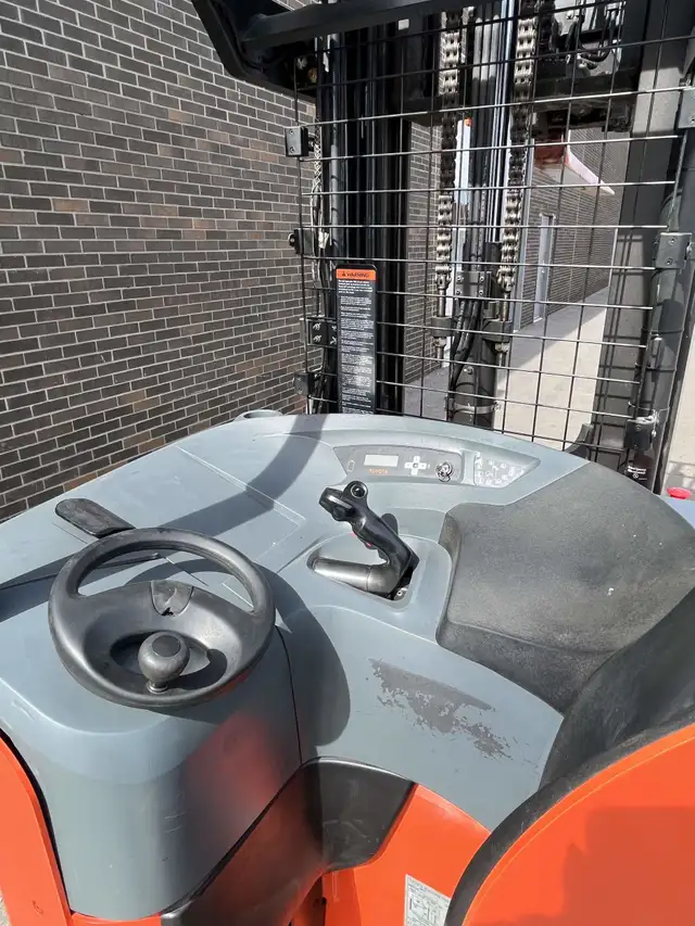 2017 Toyota Reach Forklift w 3500lbs cap Certified with charger in Heavy Equipment in Mississauga / Peel Region - Image 8