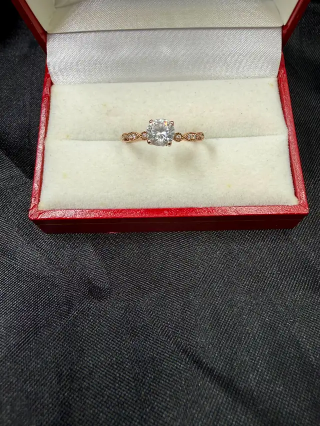 Women's 14K Rose Gold Ring with Cubic Zirconia~Size 7 in Jewellery & Watches in Hamilton - Image 3