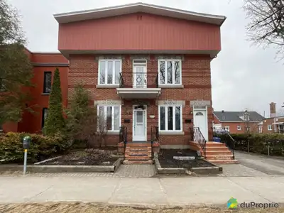 Triplex en briques (4 côtés) en très bon état. 1 logement à l'étage et 2 au rez-de-chaussée. Face au...