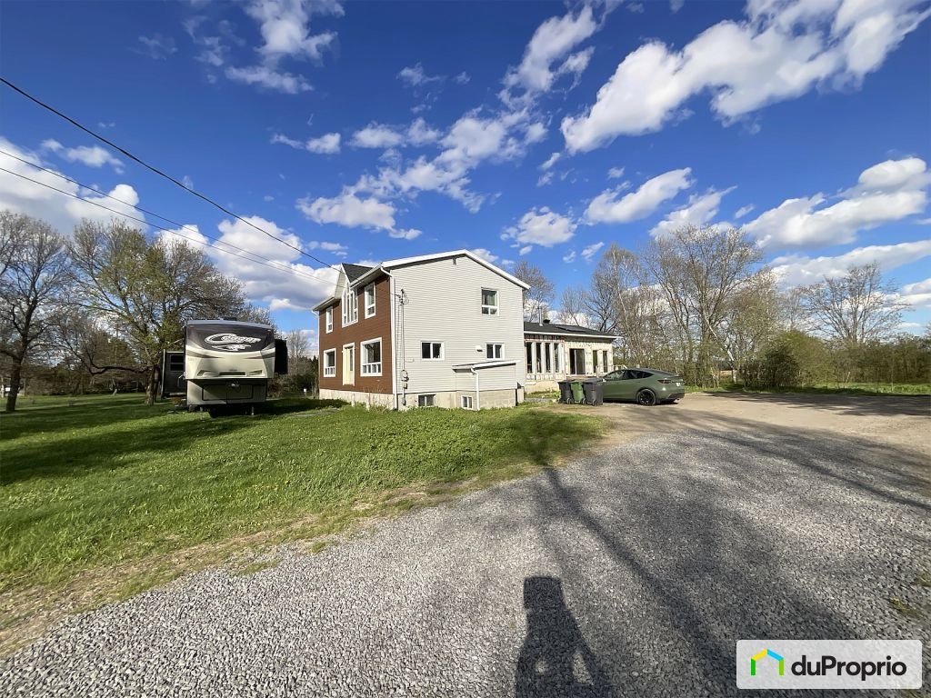 $795,000 - 2 Storey for sale in Ste-Catherine-de-la-JC — photo 1