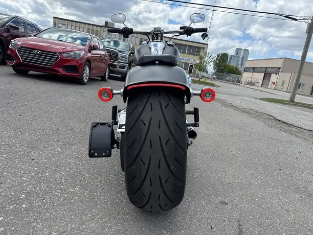 2023 Harley-Davidson Breakout ~ AIR RIDE ~ 260 REAR ~ 23\" FRONT in Street, Cruisers & Choppers in City of Toronto - Image 16