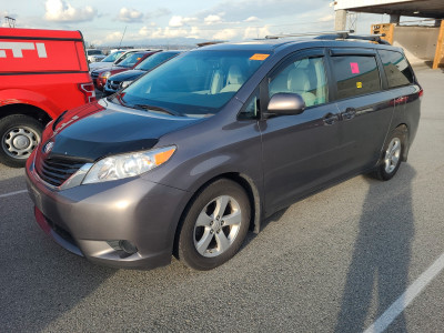 2012 Toyota Sienna LE model One Owner