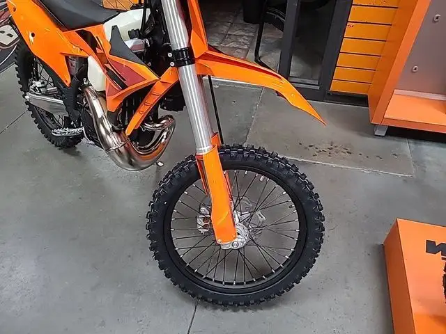 2025 KTM XC 250 in Dirt Bikes & Motocross in Calgary - Image 6