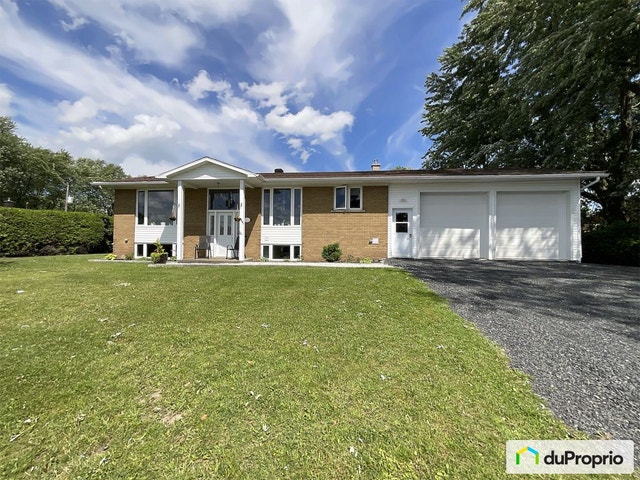 $455,000 - Bungalow for sale in Valcourt — photo 1