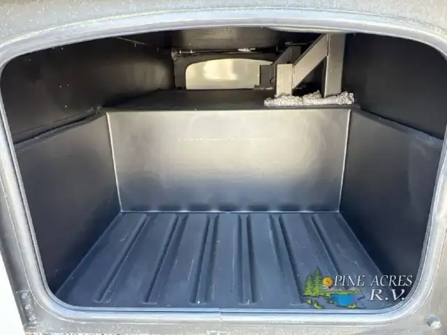 2020 Thor Motor Coach Challenger 37YT Washer & Dryer 12 k Miles in RVs & Motorhomes in Moncton - Image 58