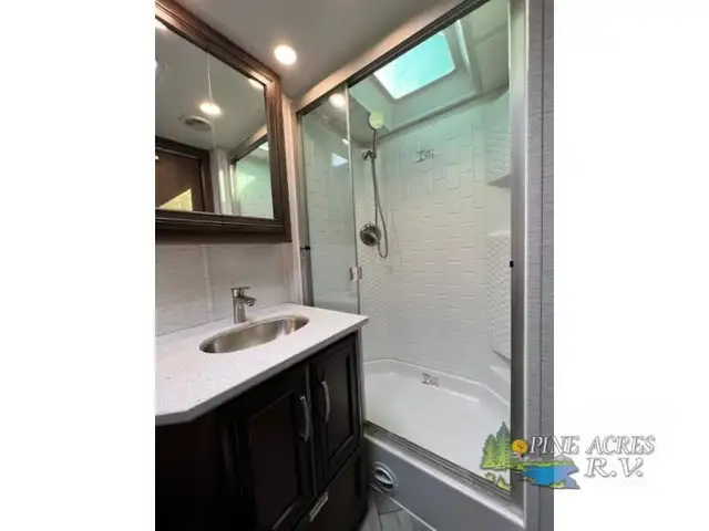 2024 Newmar Bay Star Sport 2912 Gas Full Wall Slide Out+1 more in RVs & Motorhomes in Moncton - Image 33