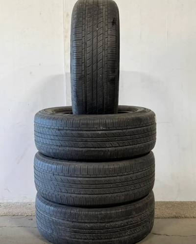 Michelin all season 235/65R17 snow tires 9/32 or 90% tread used 2000 kms cost $1300 new Honda crv cr...