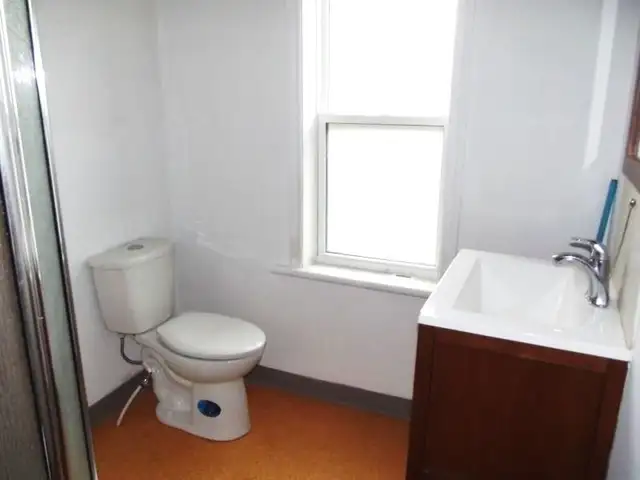 SPACIOUS PRIVATE ROOMS FOR RENT - SANDY HILL in Room Rentals & Roommates in Ottawa - Image 9