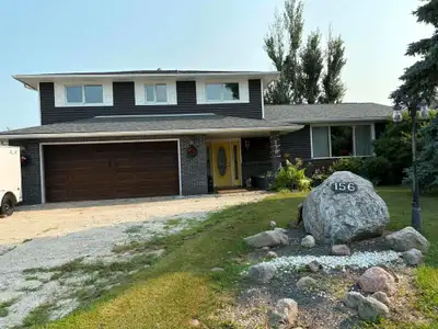 R17//Morris/COMFORTABLE LIVING & ENTERTAINING: OPEN HOUSE SUNDAY AUG 1 TO 3 1850 sf on landscaped 66...