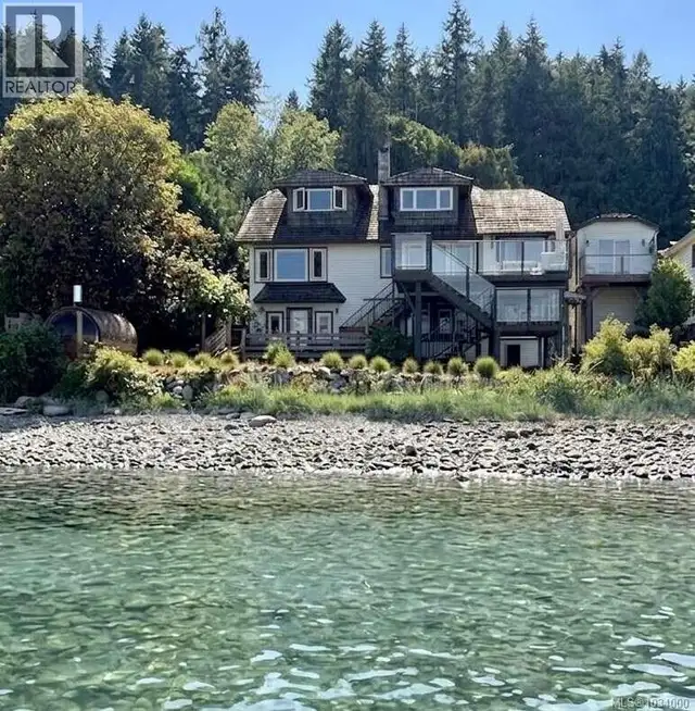 5696 Island Hwy S Union Bay, British Columbia in Houses for Sale in Comox / Courtenay / Cumberland - Image 2
