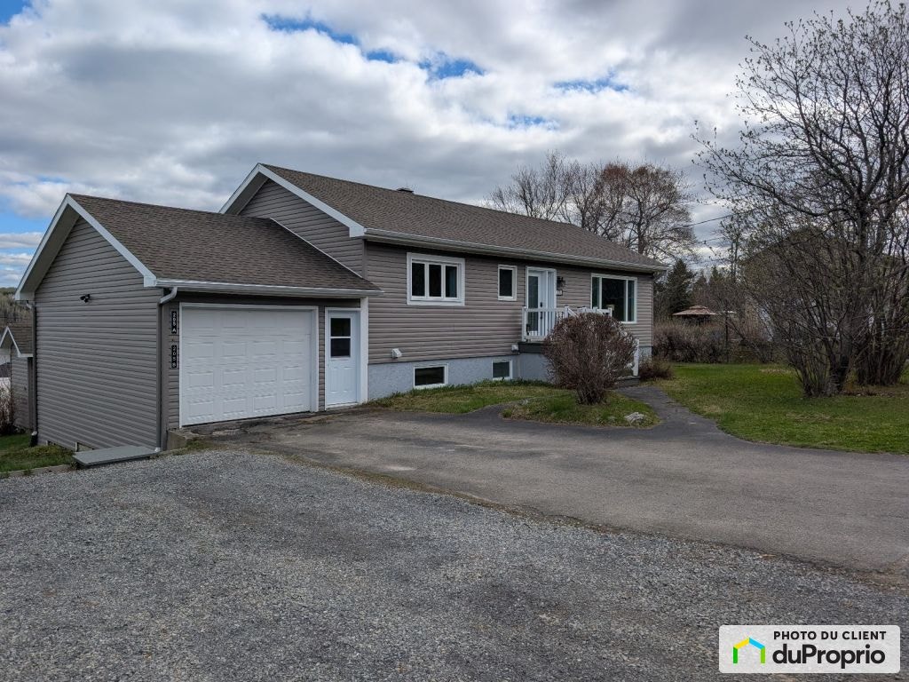 $449,000 - Triplex for sale in Gaspe — photo 1