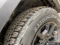 Only 40,723 Miles! This Jeep Cherokee delivers a Regular Unleaded V-6 3.2 L/198 engine powering this... (image 9)