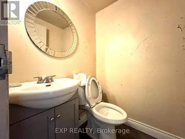 19 WOOTTEN WAY N Markham (Markham Village), Ontario in Commercial & Office Space for Rent in Markham / York Region - Image 11