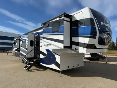 Come check out this beautiful, like-new Pre-Owned 2024 Riverstone 421FK Legacy Package, a true resid...