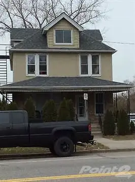 EXTRA LARGE 2.5 STY HOME IN GREAT LOCATION, WITHIN 5-7 MINUTE WALK TO U OF W. ZONING RD3.1. 8 LRG BD...