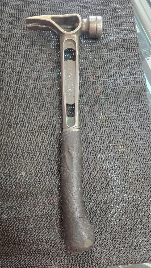Stiletto 15 oz. TiBone Milled Face Hammer with 18-inch in Hand Tools in Hamilton - Image 3