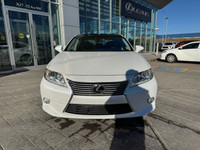 This 2013 Lexus ES 350 Technology package fuly loaded features a lower, progressive profile and clea... (image 4)