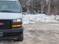 Gas V6 4.3L engine for reliable power | Rear-wheel drive for enhanced stability | Traction and stabi... (image 4)