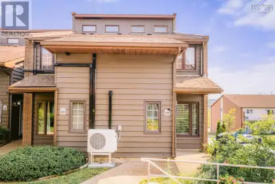 End unit! Ideally located close to parks, shopping, schools, and major commuter routes, this freshly...