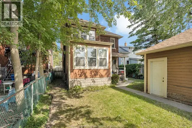 245-247 MCEWAN Windsor, Ontario in Houses for Sale in Windsor Region - Image 40