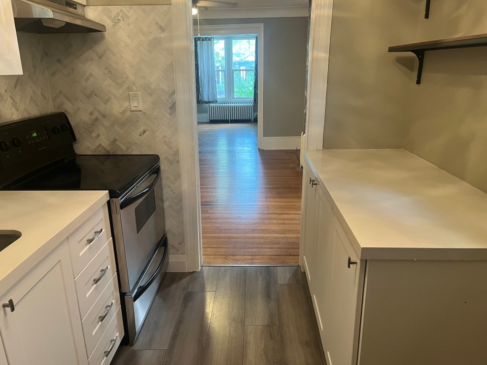 Cozy Main Floor Apartment With Lots Of Character! 5