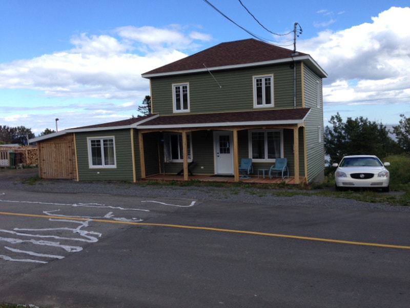MAISON À LOUER AVEC OPTION D'ACHAT . . À GASPÉ ! Maisons à vendre