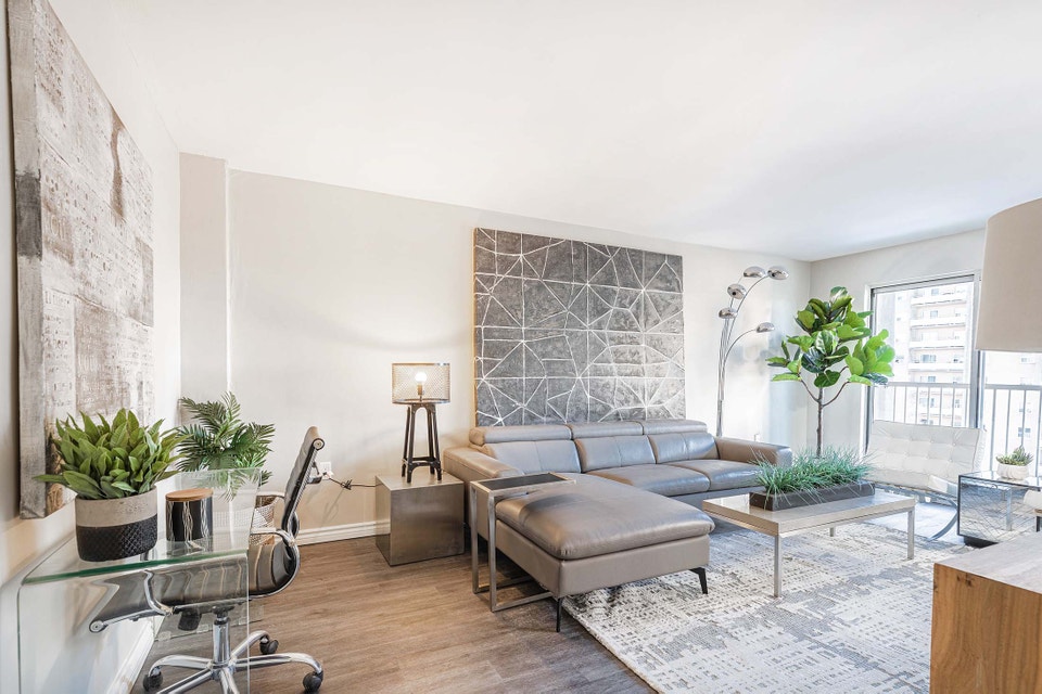 Bright & Convenient 1 Bed Apartment in an Amenity Rich Location! 4