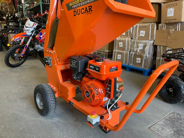 Shredder / Chipper Ducar 15HP ***LIQUIDATION***62864745713794125