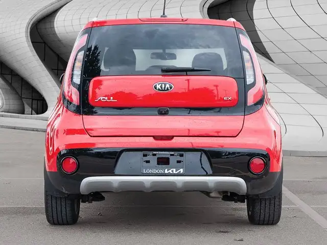 2019 Kia Soul EX PREM | Leather | Panoramic Sunroof in Cars & Trucks in London - Image 5