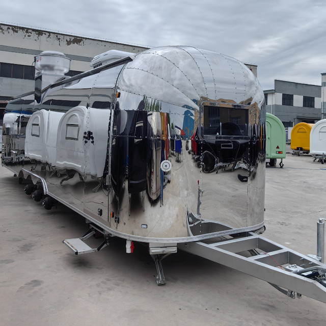 Concession Trailers food trailer food truck 34ft in Industrial Kitchen Supplies in Burnaby/New Westminster - Image 2