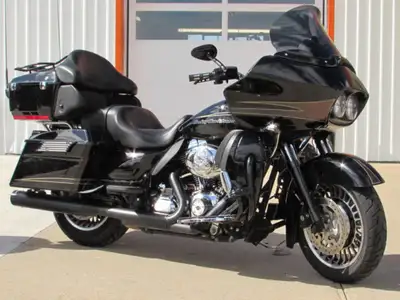 Loaded with Options - H-D Navigation / GPS - Rinehart's - Loud Speakers! 2012 Road Glide ULTRA - Bla...