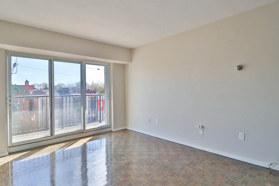 ONE MONTH FREE!   1 Bedroom Centretown/Downtown/CarletonU 2