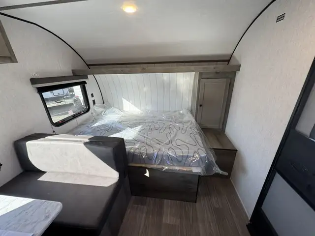 2027 ,Sun Lite,Sunset Park RV 21DB in Travel Trailers & Campers in Kamloops - Image 7