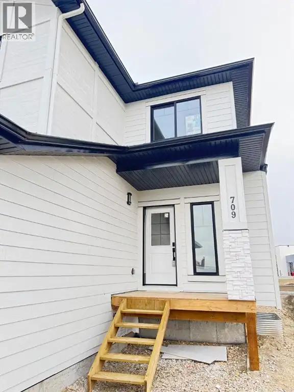 709 Mandalay Avenue Carstairs, Alberta in Houses for Sale in Red Deer - Image 3
