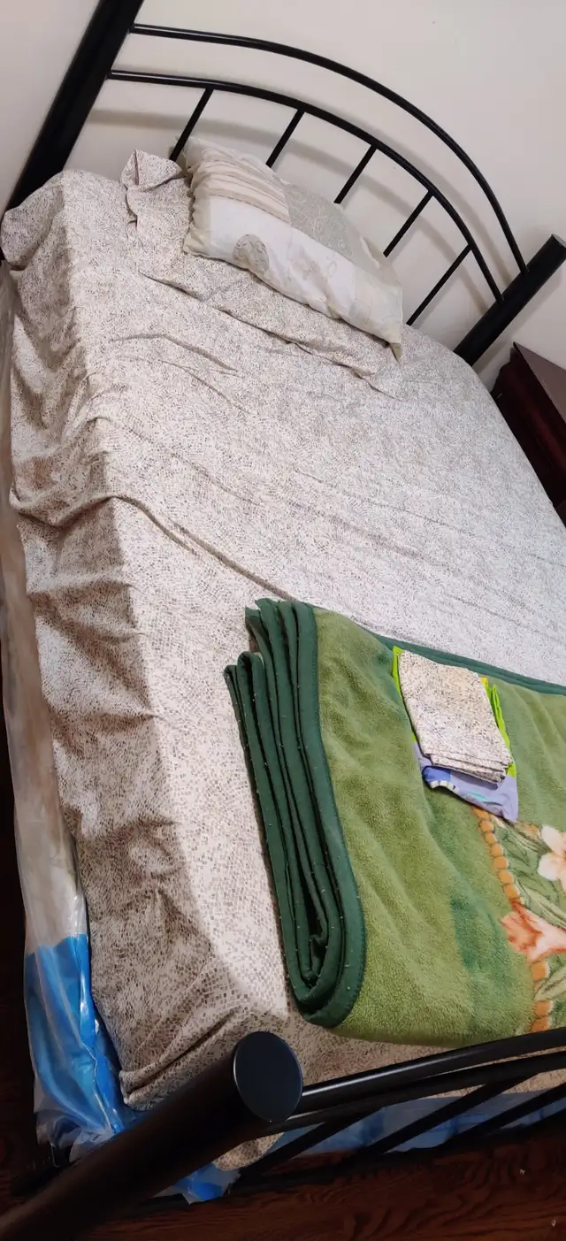 Room for rent near York University in Room Rentals & Roommates in City of Toronto - Image 2