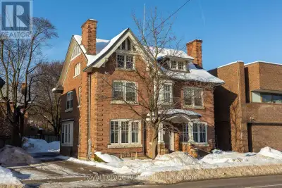 Well maintained downtown office building. Beautiful and elegant woodwork and doors are intact. Updat...